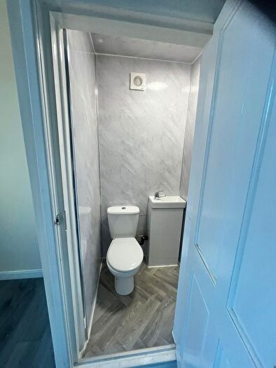 1 Bedroom Flat To Rent In Church Street, Gornal Wood, Dudley, DY3