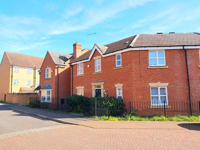 3 Bedroom Semi-Detached House For Sale In Hornbeam Road, Hampton Hargate, Peterborough, PE7