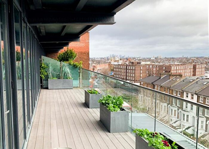 2 Bedroom Flat For Sale In St. John's Hill, London, SW11