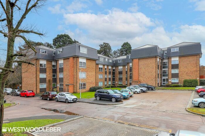 2 Bedroom Flat To Rent In Lampits, Hoddesdon, EN11