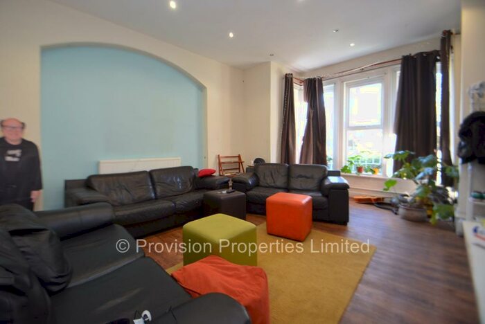 12 Bedroom End Of Terrace House To Rent In Grosvenor Road, Hyde Park, Leeds, LS6