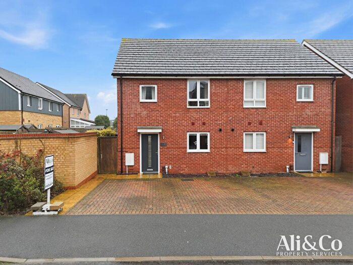 3 Bedroom Semi Detached House For Sale In Colburn Way, Grays, RM16