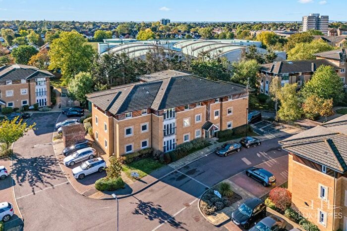 2 Bedroom Flat For Sale In Grangewood Court, Hornchurch, RM11