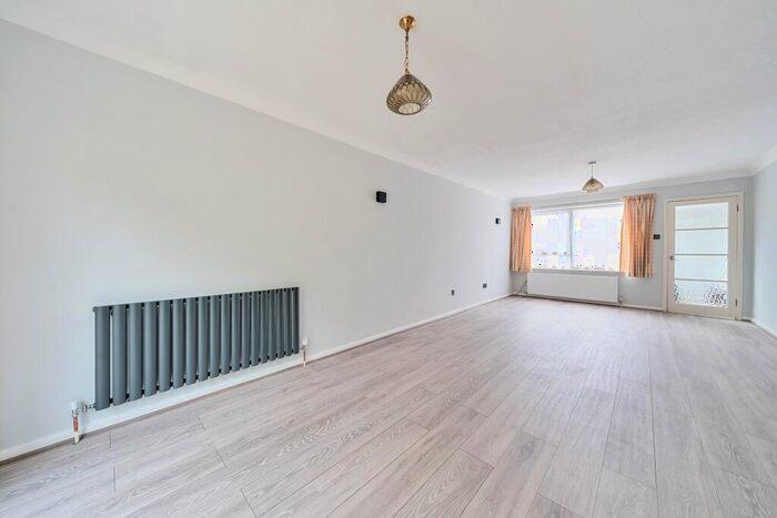 3 Bedroom Semi-Detached House To Rent In Forlease Drive, Maidenhead, SL6