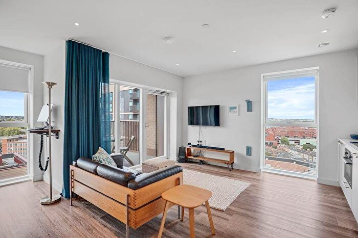 1 Bedroom Apartment To Rent In Winchat House, N8