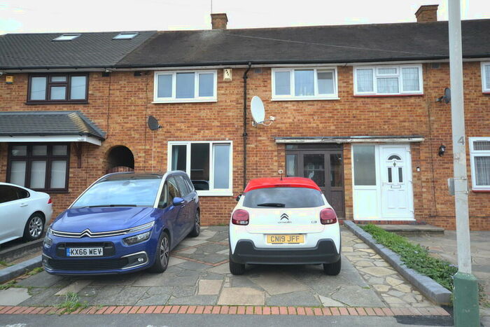 3 Bedroom End Of Terrace House To Rent In Penzance Road, Romford, RM3
