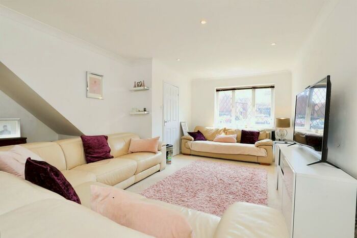 3 Bedroom Terraced House For Sale In St. Annes Way, Worksop, S80