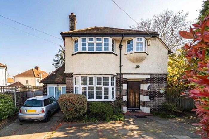 3 Bedroom Detached House For Sale In Woodyates Road, London, SE12