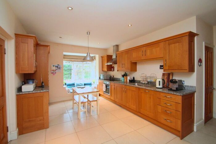2 Bedroom Maisonette To Rent In Langley Hill, Kings Langley, WD4