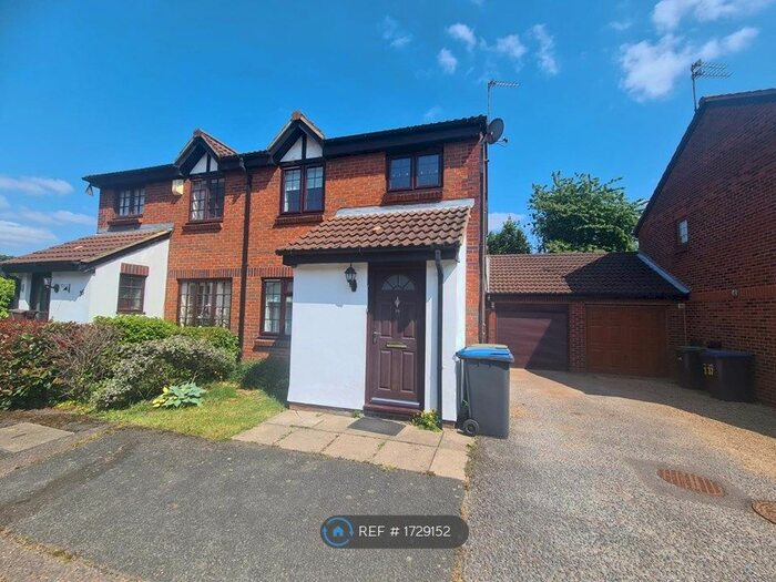 3 Bedroom Semi-Detached House To Rent In Crothall Close, London, N13