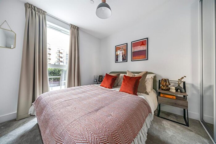 2 Bedroom Apartment To Rent In Kenavon Drive, Reading, RG1
