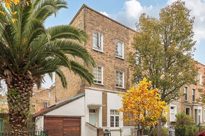 1 Bedroom Flat For Sale In Sutherland Square, London, SE17