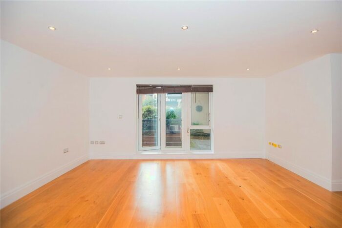 2 Bedroom Flat To Rent In Royal Quarter, Seven Kings Way, KT2