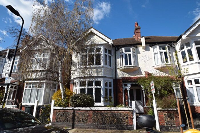 4 Bedroom Semi-Detached House For Sale In Fordhook Avenue, Ealing Common, W5