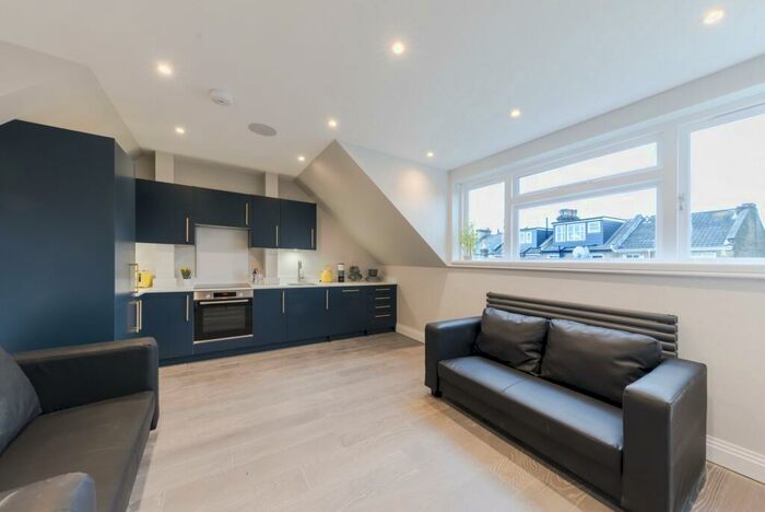 2 Bedroom Flat To Rent In Malvern Road, Kilburn Park, NW6