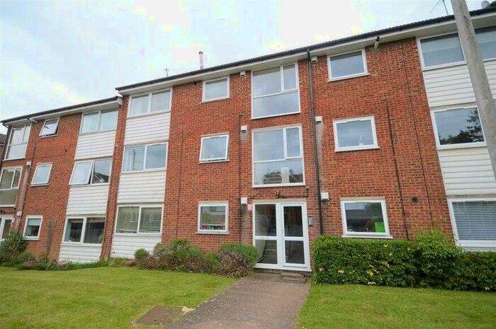 2 Bedroom Flat To Rent In Cedarwood Drive, St Albans, AL4