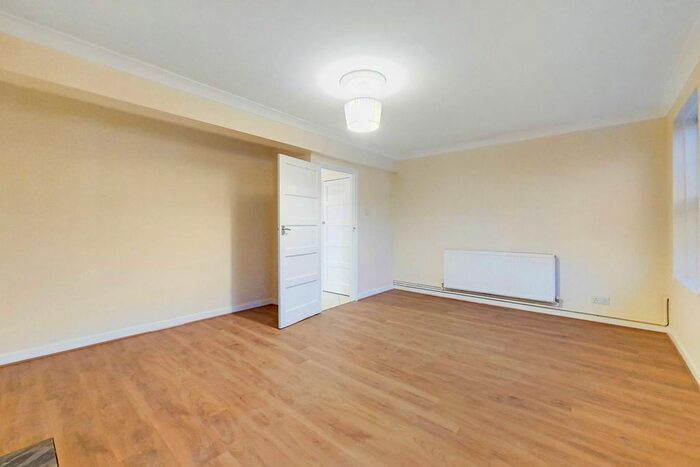 3 Bedroom Flat To Rent In Field End Road, Eastcote, Pinner, HA5