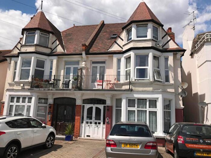 2 Bedroom Flat To Rent In Cobham Road, Westcliff On Sea, SS0