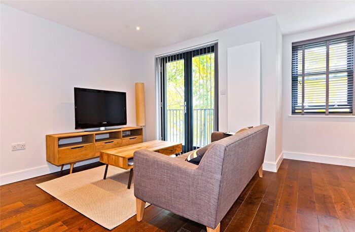 1 Bedroom Flat To Rent In Gordon Close, London, N19