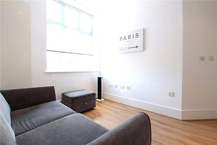 1 Bedroom Flat To Rent In Bernhard Baron House, Whitechapel, London, E1