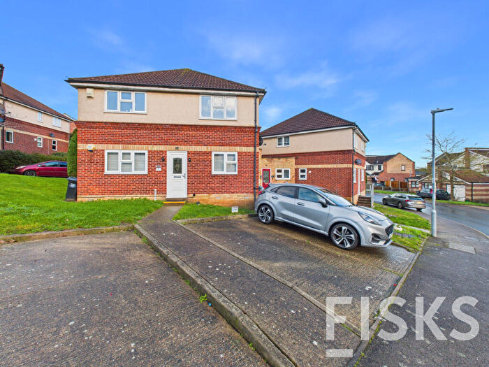 2 Bedroom Flat For Sale In Downs Grove, Basildon, SS16