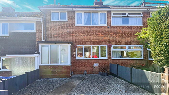 3 Bedroom Town House For Sale In Newmount Road, Fenpark, Stoke-on-trent, ST4