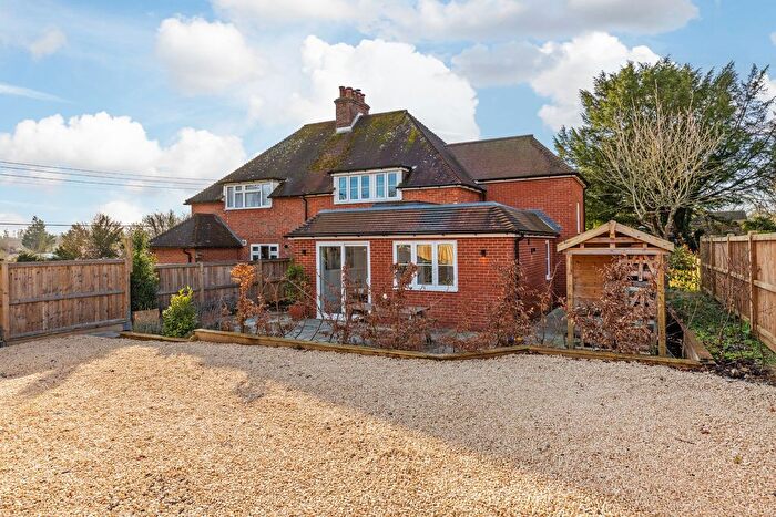 3 Bedroom Semi Detached House For Sale In Station Hill, Itchen Abbas, SO21