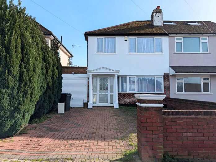 3 Bedroom Semi Detached House To Rent In Bittacy Rise, Mill Hill, NW7