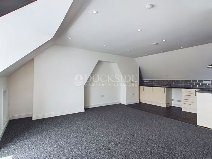 2 Bedroom Flat To Rent In Hillside Avenue, Strood, Rochester, ME2