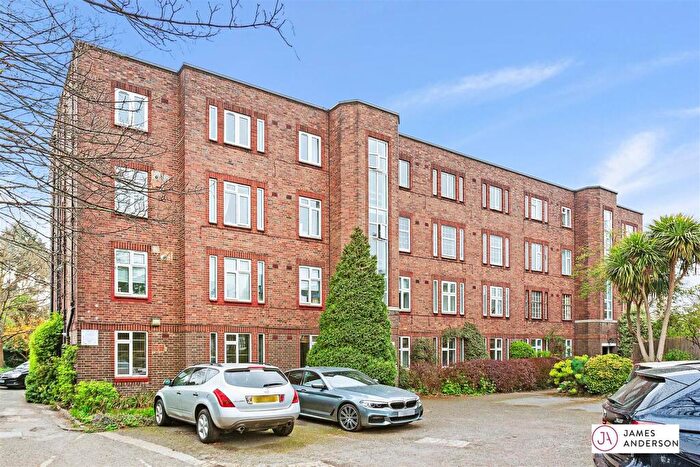 2 Bedroom Flat To Rent In Rosemary Gardens, Mortlake, SW14