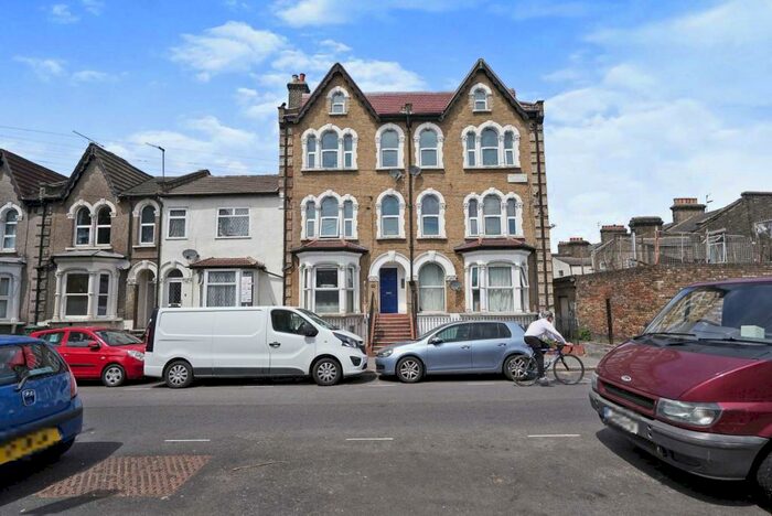 1 Bedroom Flat To Rent In Coppermill Lane, Walthamstow, London, E17