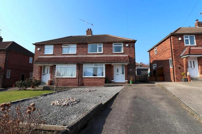 3 Bedroom Semi-Detached House To Rent In Queensthorpe Close, Bramley, LS13