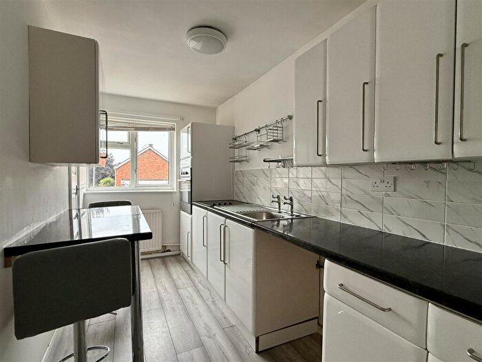 2 Bedroom Flat For Sale In Barricombe Drive, Moor Farm, Hereford, HR4