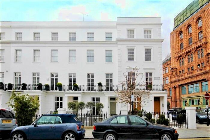 5 Bedroom Town House To Rent In Walton Place, Knightsbridge, London, SW3