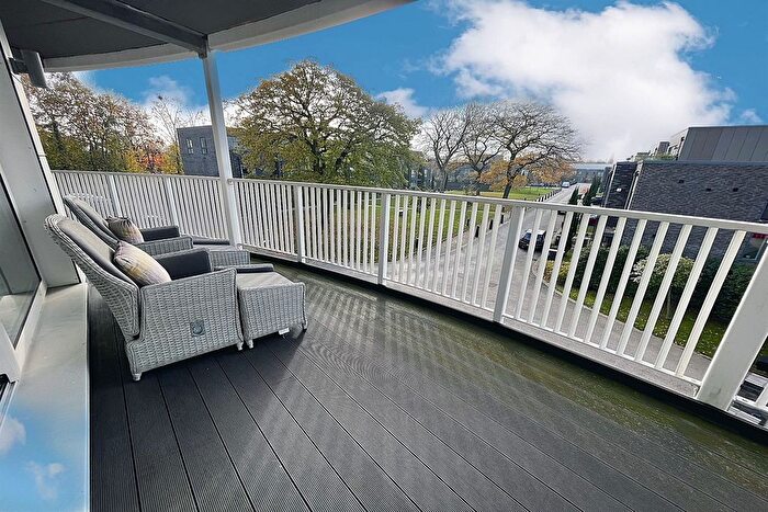 2 Bedroom Flat For Sale In Kensal Drive, Manchester, M20