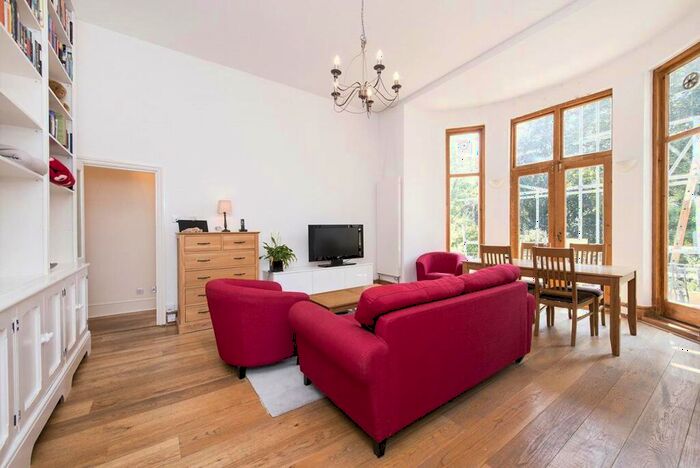 1 Bedroom Apartment To Rent In Belsize Square, Belsize Park, London, NW3