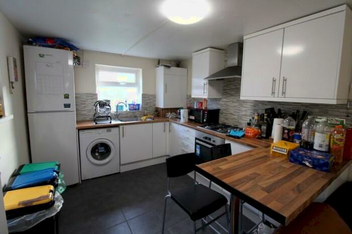 5 Bedroom Terraced House To Rent In Wyeverne Road - Cardiff, CF24