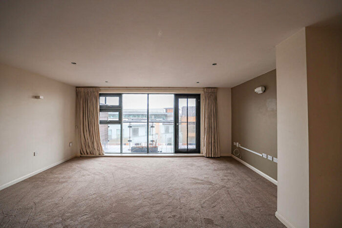 2 Bedroom Apartment To Rent In Deanery Road, Bristol, BS1