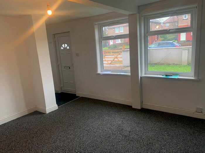 3 Bedroom Semi-Detached House To Rent In Rhodesway, Bradford, BD8