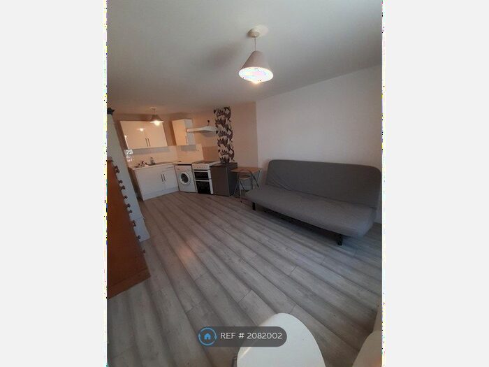 Studio To Rent In Brierley Avenue, London, N9