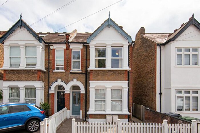 2 Bedroom Flat For Sale In Malmesbury Road, South Woodford, E18