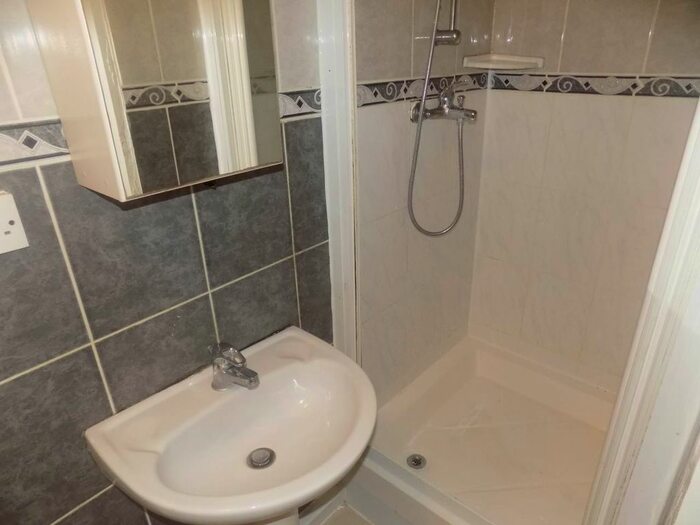 Studio To Rent In Barnhill Road, Hayes, Middlesex, UB4