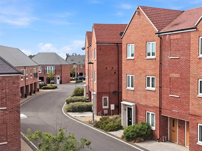 3 Bedroom Maisonette For Sale In William Bull Place, Beaulieu Park, Chelmsford, Essex, CM1
