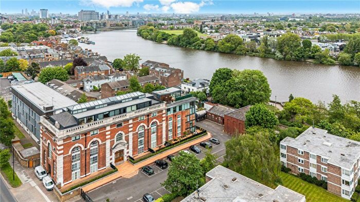 2 Bedroom Flat To Rent In Bazalgette Court, Great West Road, London, W6