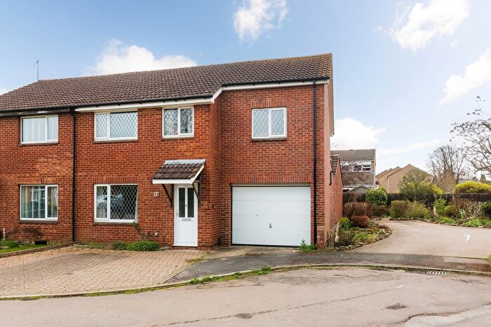 4 Bedroom Semi Detached House For Sale In Norris Close, Abingdon, OX14