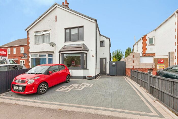 3 Bedroom Semi-Detached House For Sale In St. Thomas Road, Wigston, LE18
