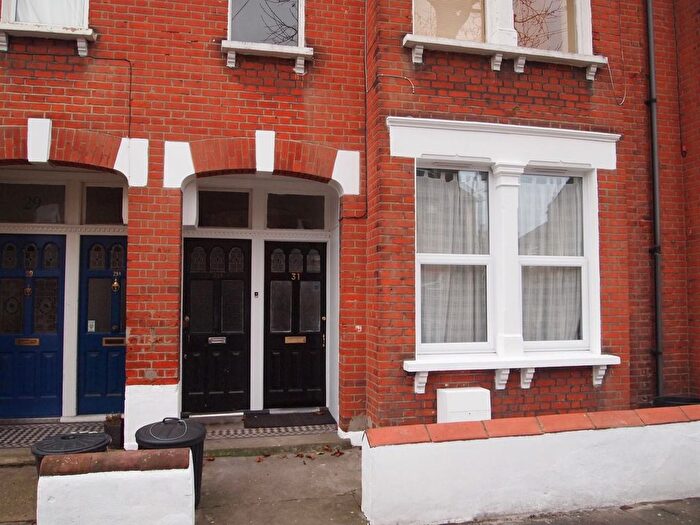 2 Bedroom Flat To Rent In Glasford Street, London, SW17