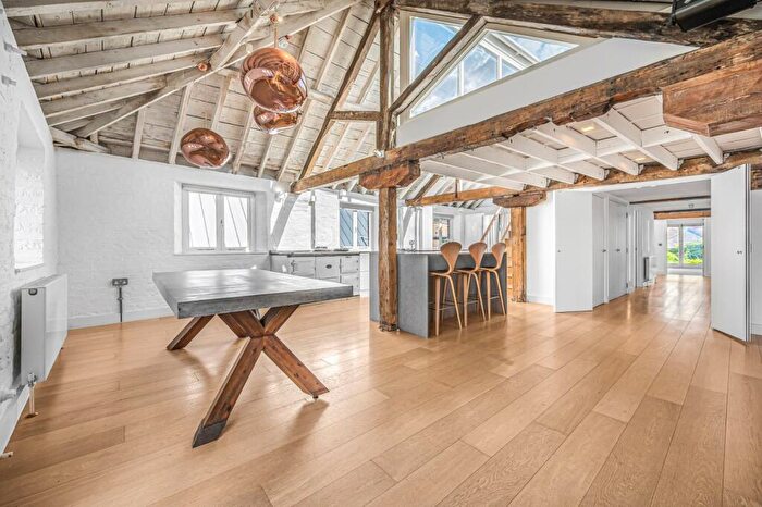 3 Bedroom Flat To Rent In Rotherhithe Street, Surrey Quays, SE16