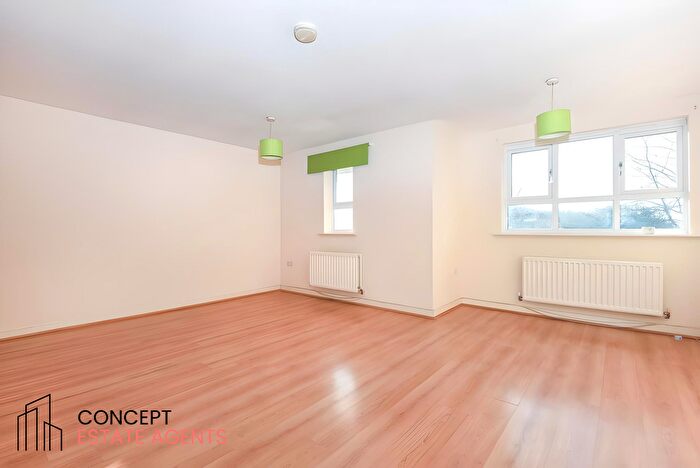 2 Bedroom Flat To Rent In Chertsey Road, Greater London, TW13