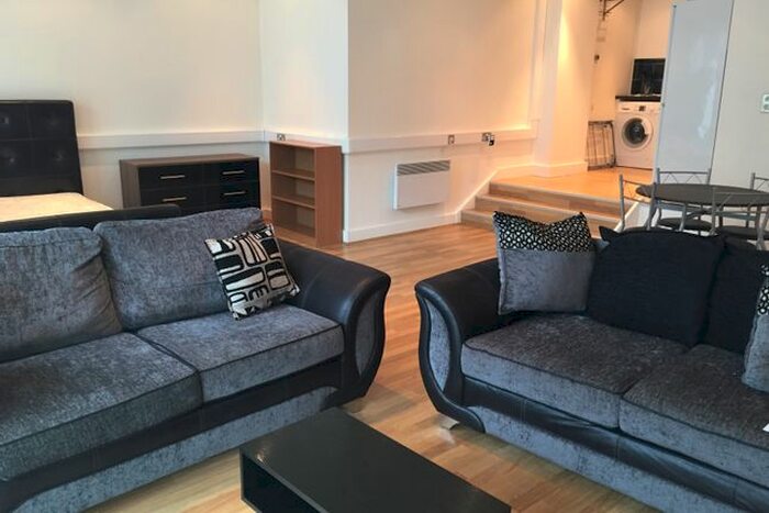 Studio To Rent In Castle Street, Swansea, SA1